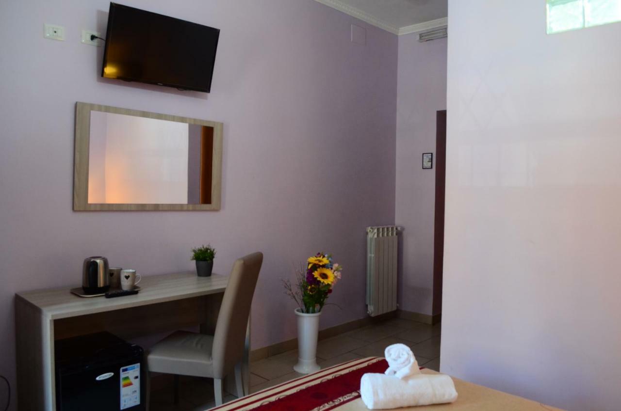 Hotel Roma Castle Termini Exteriér fotografie